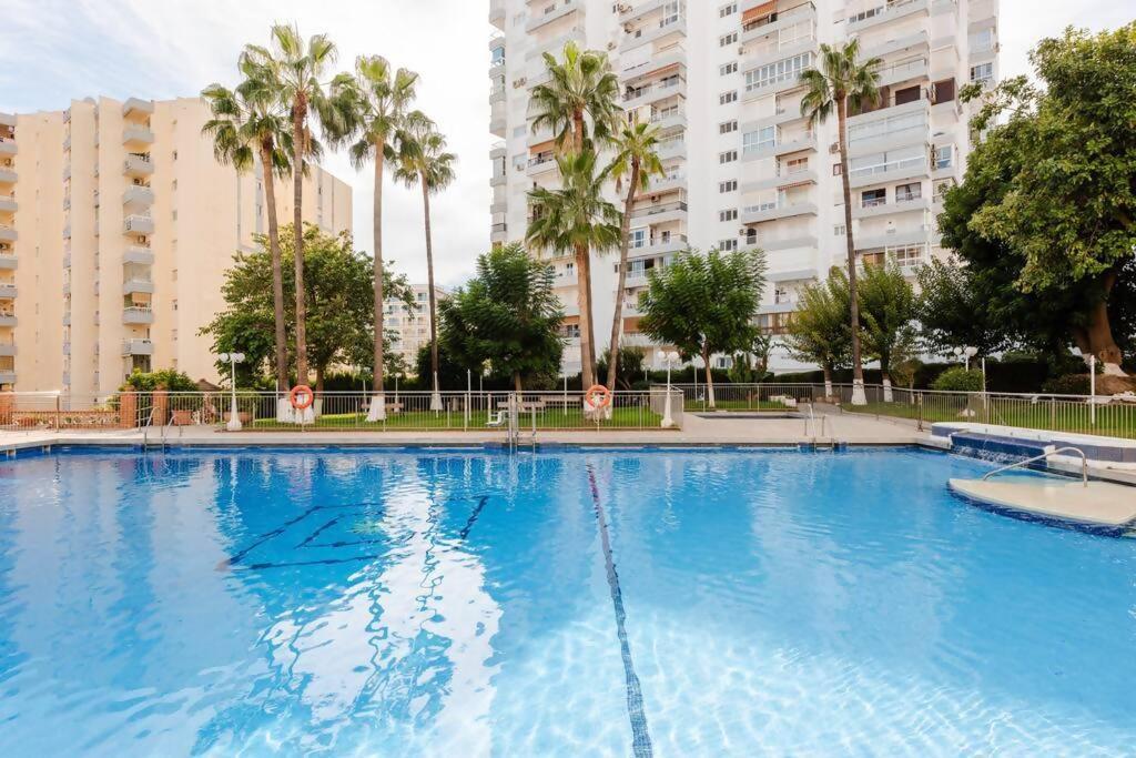 Appartement Amplio Con Vistas Al Mar Y Piscina En Benalmádena Extérieur photo